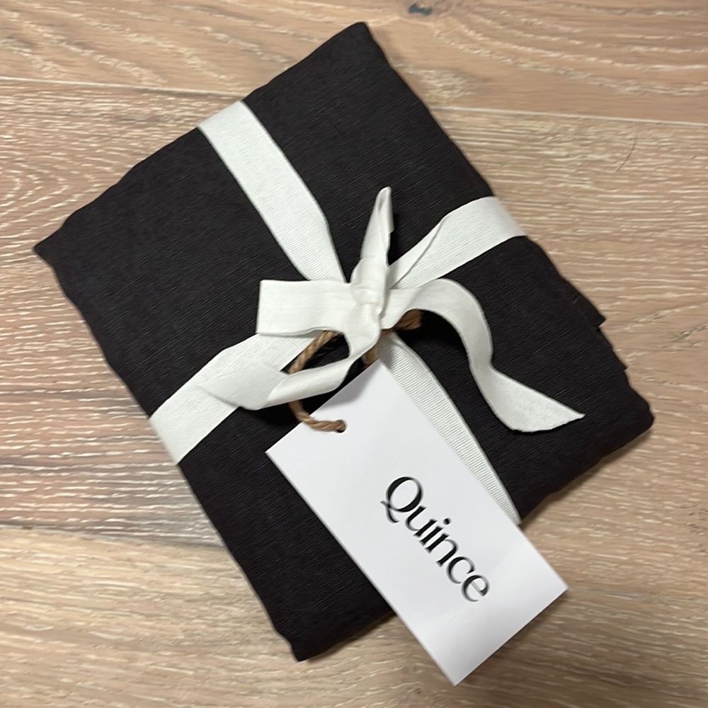 ONE QUINCE European Linen Napkins (Set of 4) CHARCOAL - Picture 2 of 3